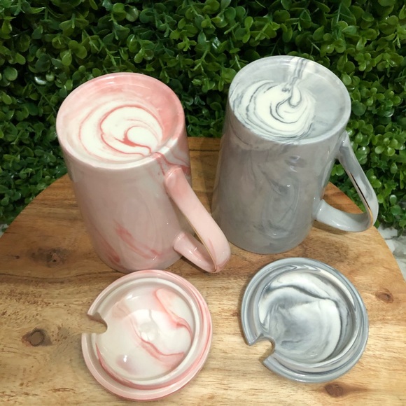 Mrs  & Mr  (2) ceramic mugs w/lid - Picture 4 of 8